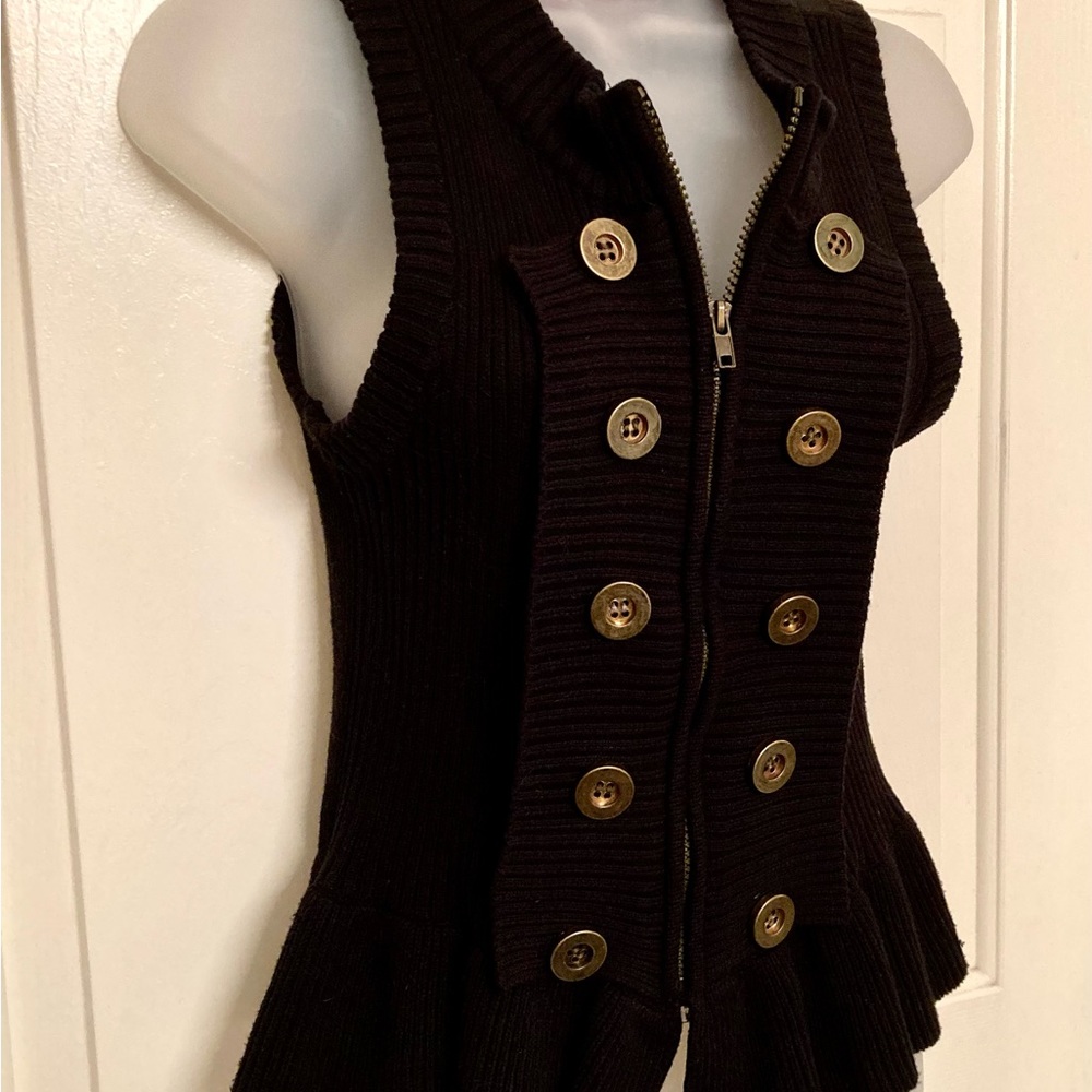 Black Sleeveless Zip Up Sweater Top With Button Detail Size Small
